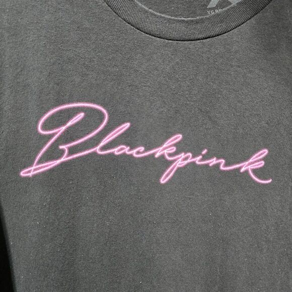 5/$25 Blackpink KPop YG Entertainment Black Neon Logo Graphic Band Tee - Picture 2 of 5